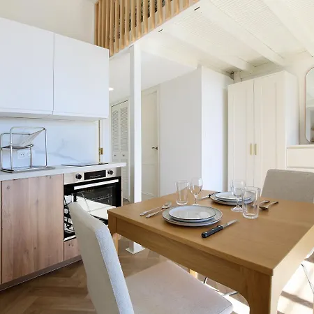 Vue Imprenable Et Charme Historique A Apartament *
