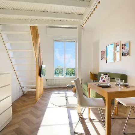 Vue Imprenable Et Charme Historique à Appartamento