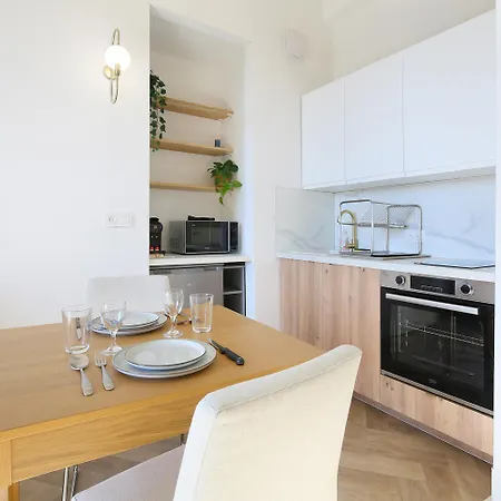 Vue Imprenable Et Charme Historique A Apartament
