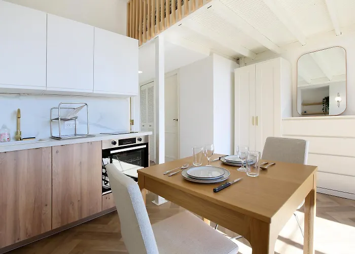 Vue Imprenable Et Charme Historique A Apartament *