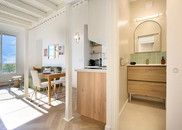 Vue Imprenable Et Charme Historique A Apartament *